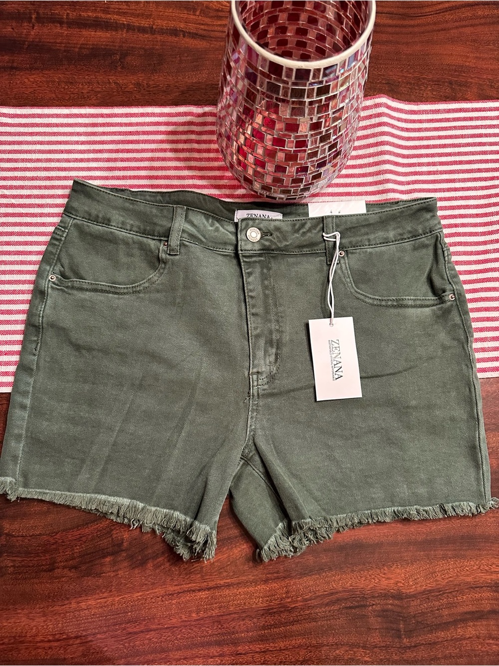 Zenana Acid Washed Frayed Hem Mid Rise Shorts, NWT - Olive, XL
